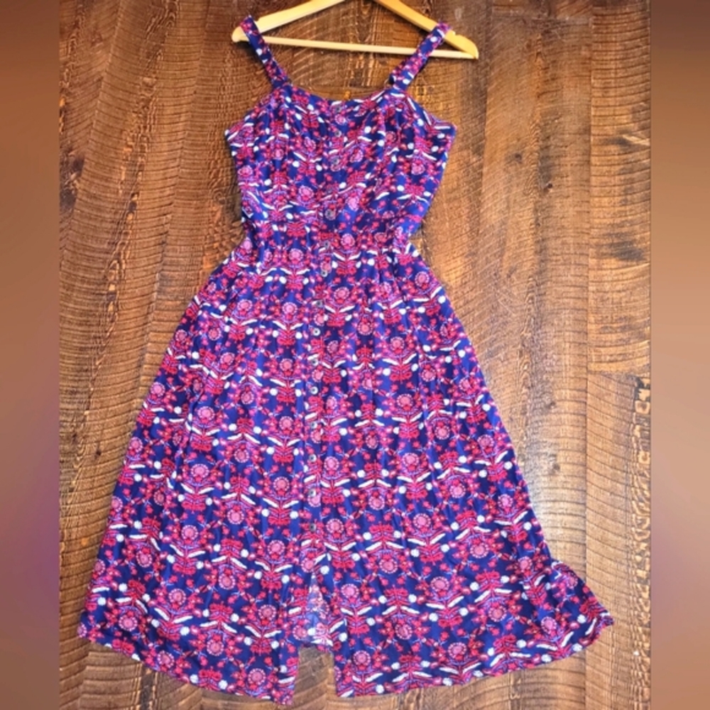 Sleeveless flowy dress